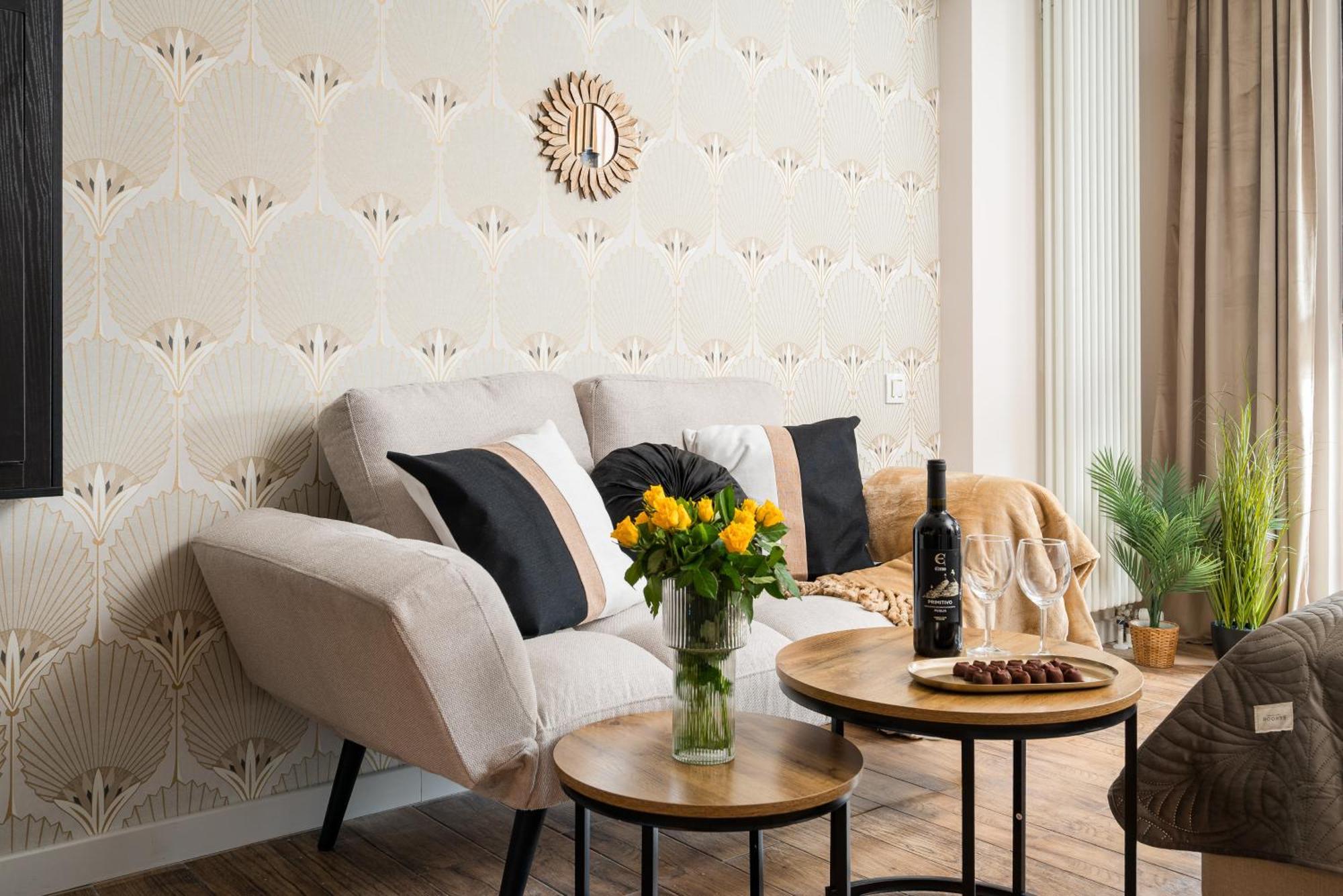 Lovely Boutique 2x1br Nearby Chopin Airport & 15 Min To Centre By Tram Warszawa
