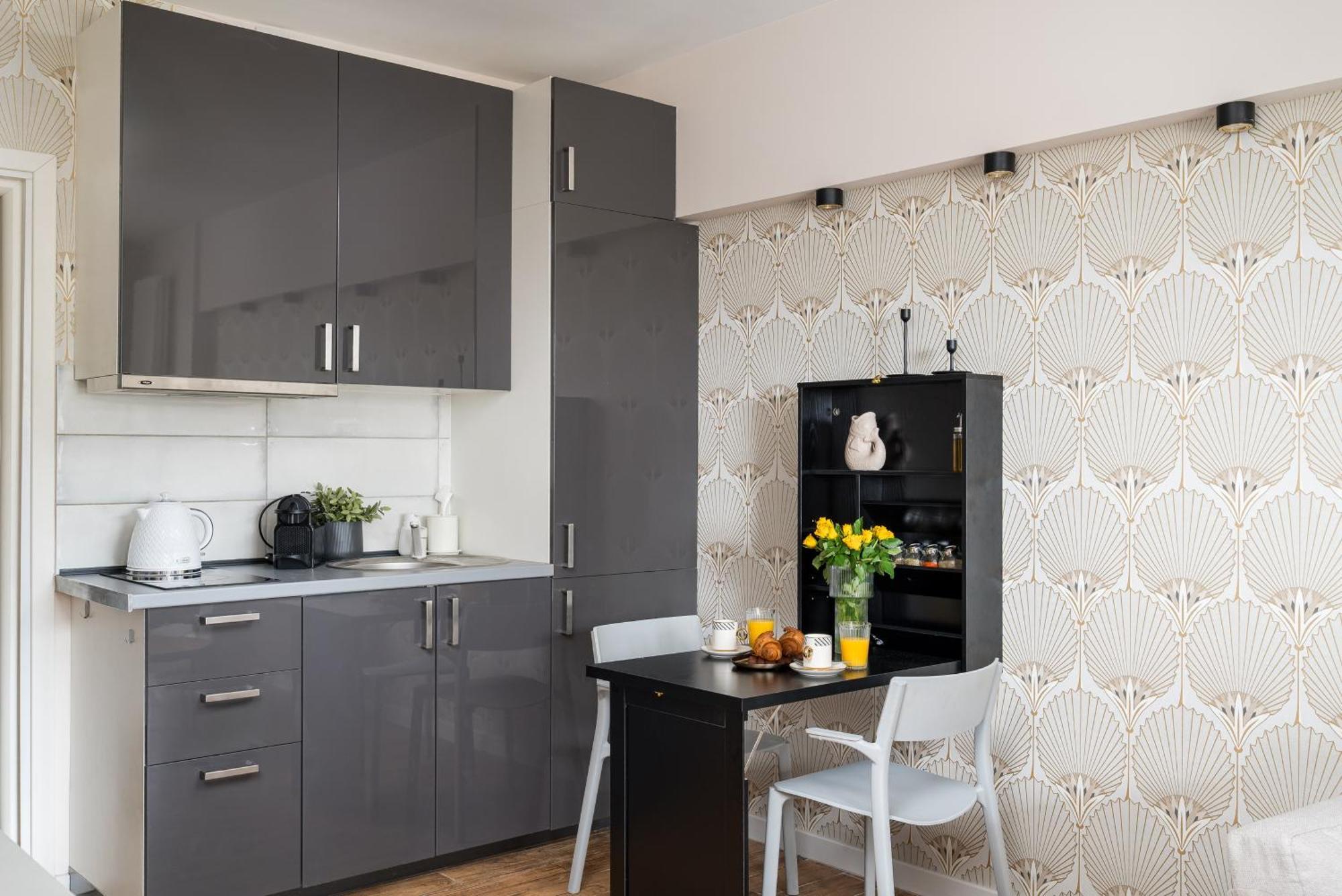 Lovely Boutique 2x1br Nearby Chopin Airport & 15 Min To Centre By Tram Lägenhet *