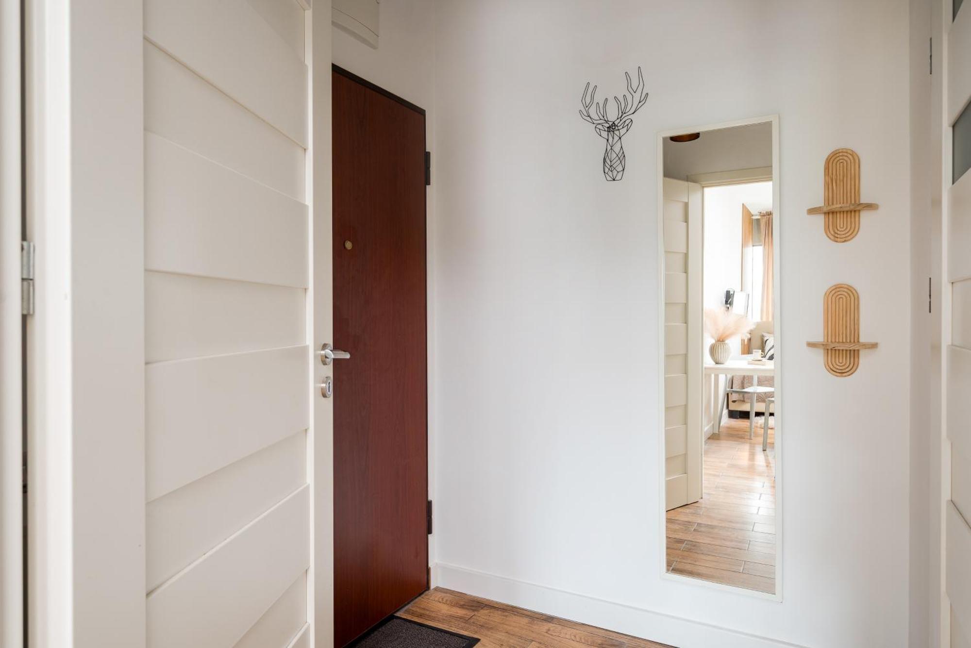 Lovely Boutique 2x1br Nearby Chopin Airport & 15 Min To Centre By Tram
