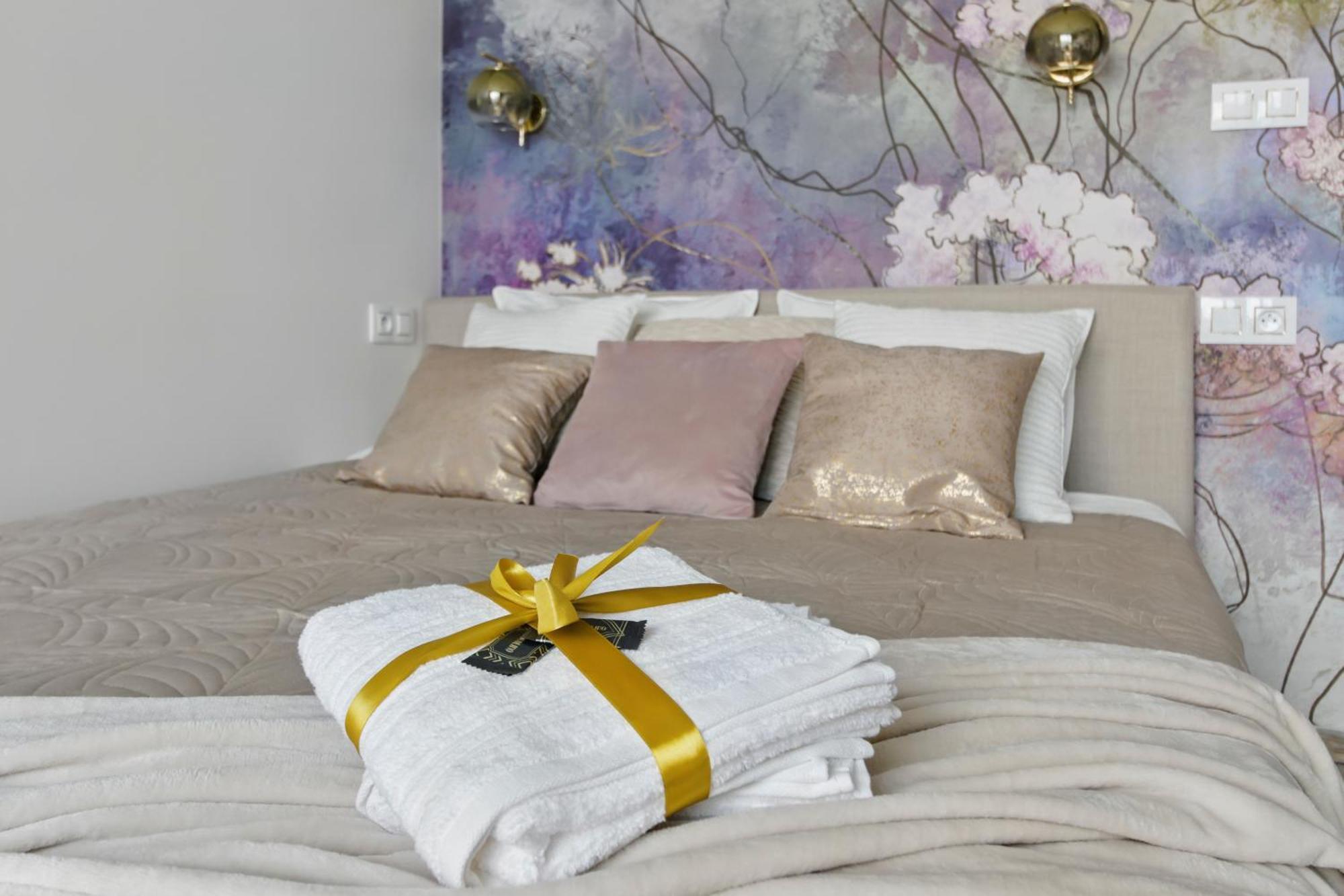 Lovely Boutique 2x1br Nearby Chopin Airport & 15 Min To Centre By Tram Lägenhet Warszawa