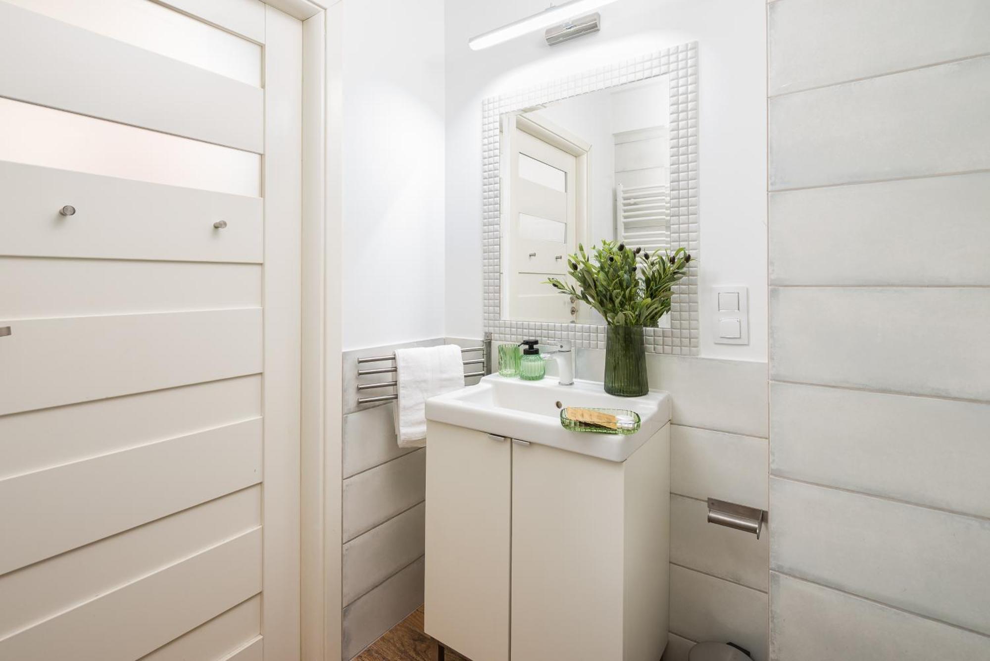 Lovely Boutique 2x1br Nearby Chopin Airport & 15 Min To Centre By Tram *