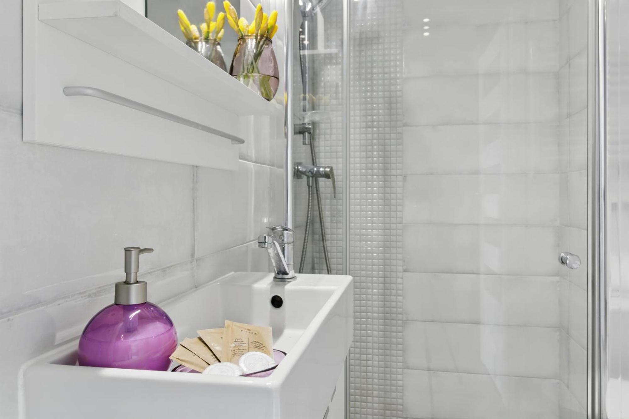 Lovely Boutique 2x1br Nearby Chopin Airport & 15 Min To Centre By Tram Apartament Warszawa